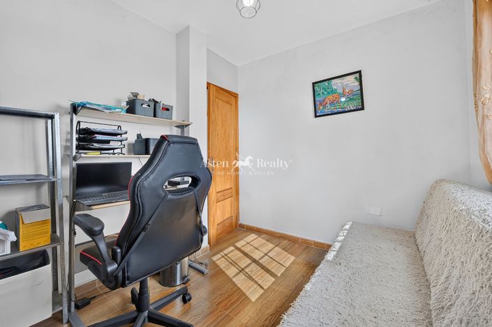 Image No.10-5 Bed House for sale
