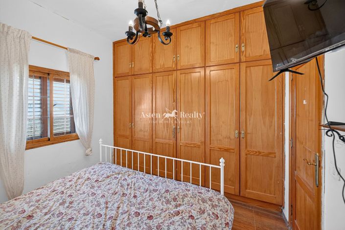 Image No.18-5 Bed House for sale