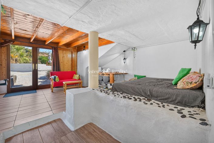 Image No.27-5 Bed House for sale