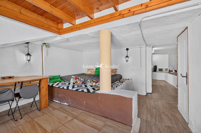 Image No.28-5 Bed House for sale