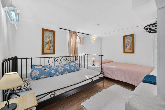 Image No.30-5 Bed House for sale