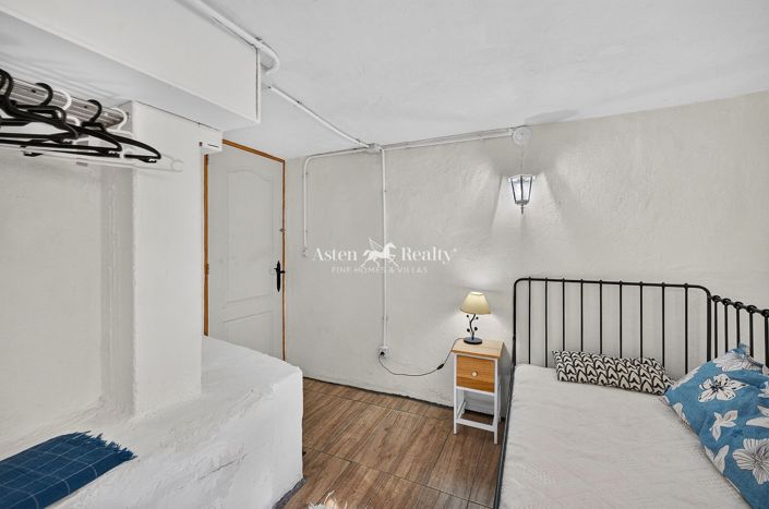 Image No.31-5 Bed House for sale