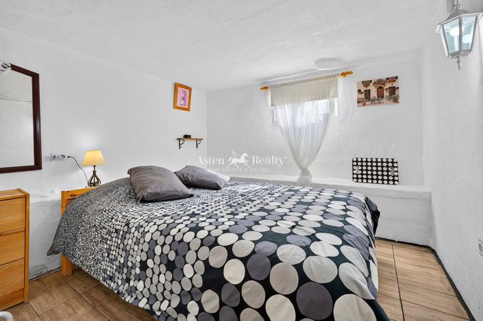 Image No.32-5 Bed House for sale
