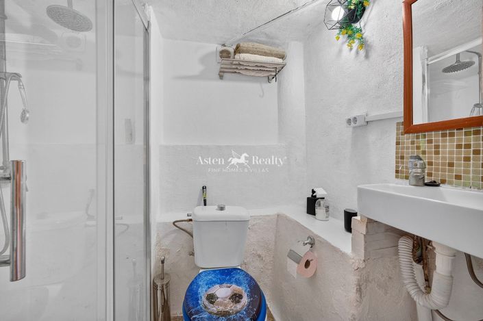 Image No.34-5 Bed House for sale