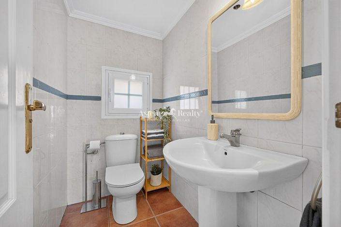 Image No.25-3 Bed House for sale