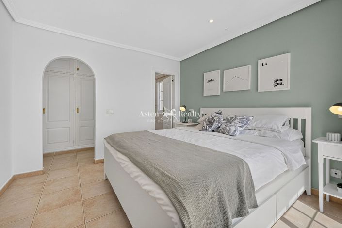 Image No.27-3 Bed House for sale