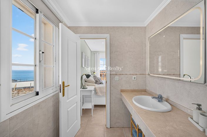 Image No.32-3 Bed House for sale