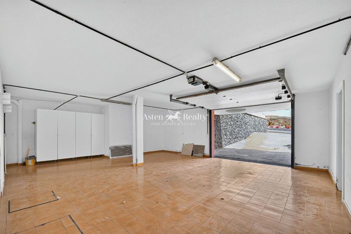 Image No.42-3 Bed House for sale