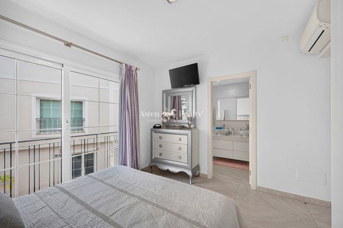 Image No.12-3 Bed House for sale