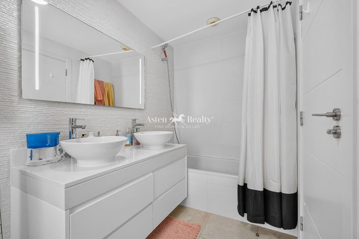 Image No.13-3 Bed House for sale