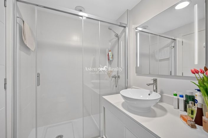 Image No.17-3 Bed House for sale