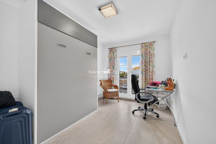 Image No.18-3 Bed House for sale
