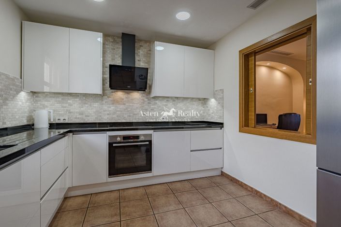 Image No.12-3 Bed House for sale