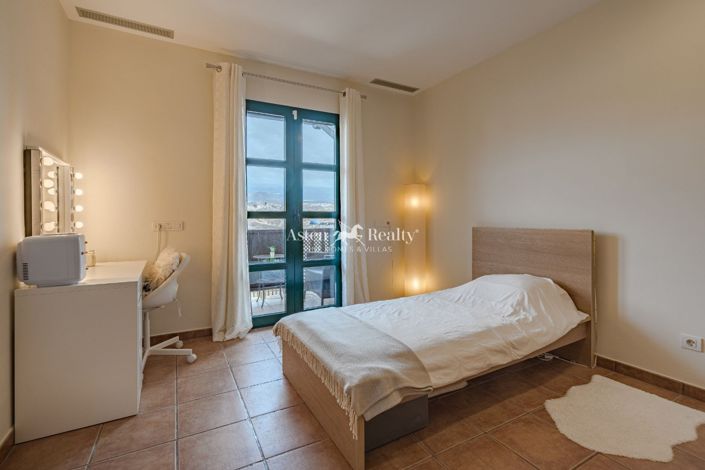 Image No.16-3 Bed House for sale