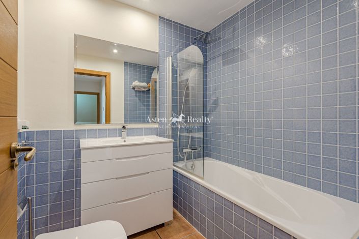 Image No.18-3 Bed House for sale