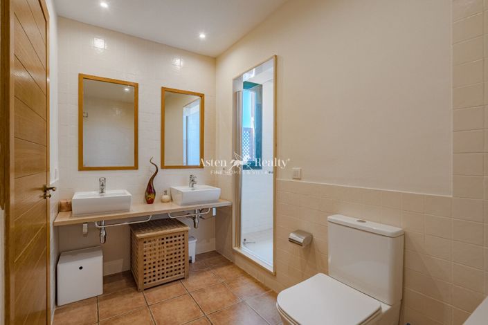 Image No.21-3 Bed House for sale