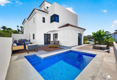 1 - Amarilla Golf, Maison