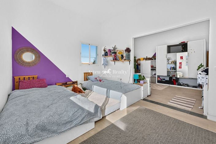 Image No.10-3 Bed House for sale