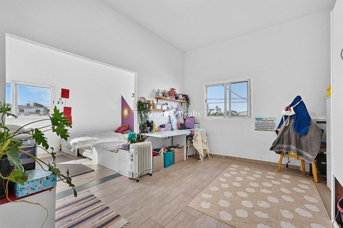 Image No.12-3 Bed House for sale