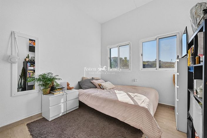 Image No.8-3 Bed House for sale