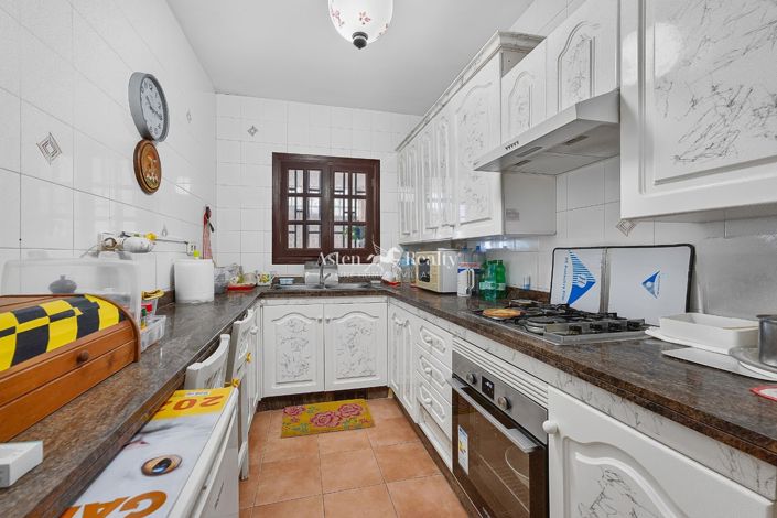 Image No.13-3 Bed Flat for sale