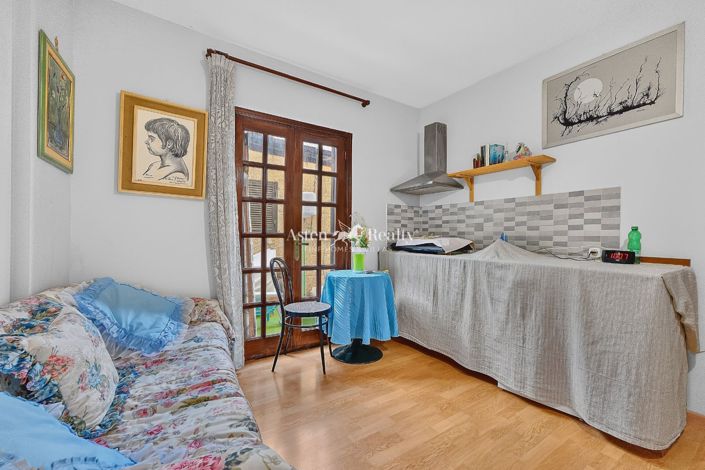Image No.19-3 Bed Flat for sale
