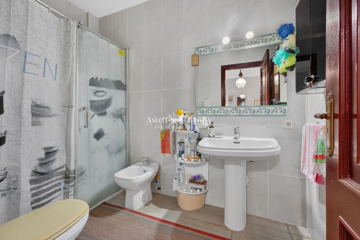 Image No.20-3 Bed Flat for sale