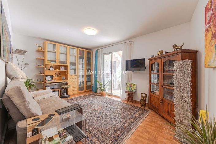Image No.10-3 Bed House for sale