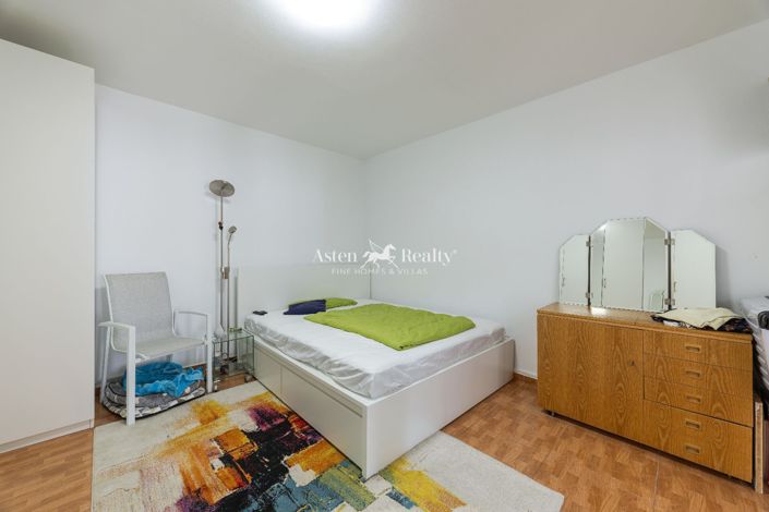 Image No.12-3 Bed House for sale