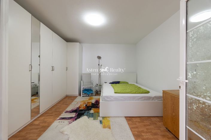 Image No.14-3 Bed House for sale