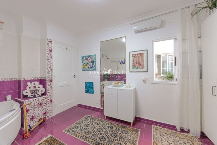 Image No.15-3 Bed House for sale