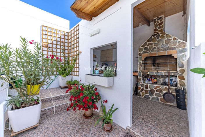 Image No.20-3 Bed House for sale