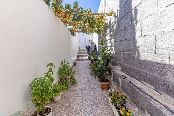 Image No.21-3 Bed House for sale