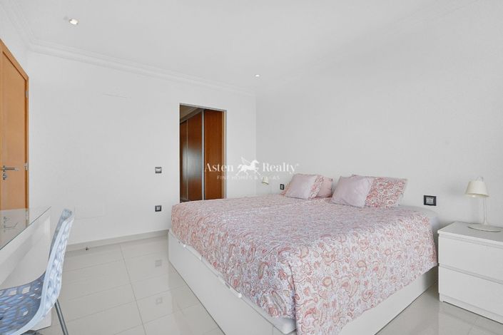 Image No.24-3 Bed Villa for sale