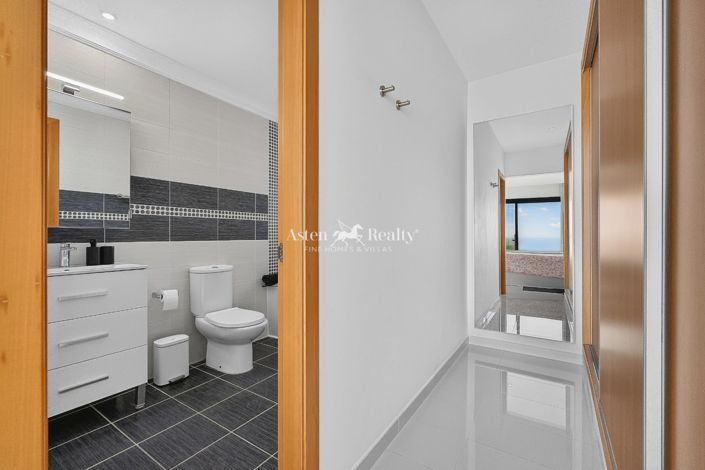 Image No.27-3 Bed Villa for sale