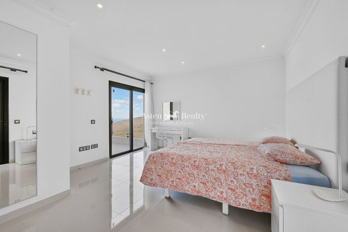 Image No.38-3 Bed Villa for sale