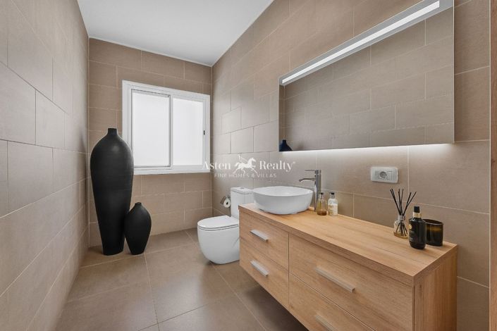 Image No.15-5 Bed Villa for sale