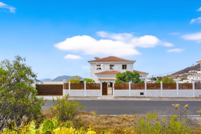 Image No.2-5 Bed Villa for sale