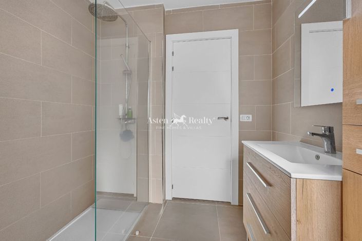 Image No.26-5 Bed Villa for sale