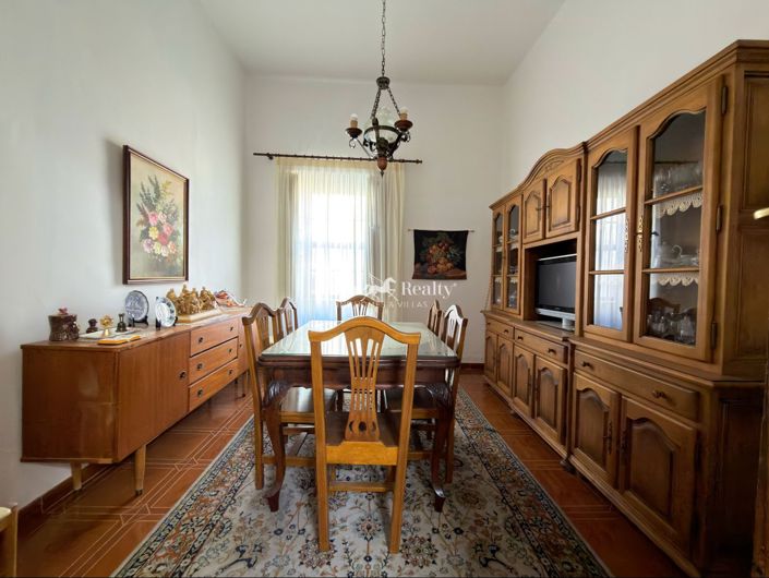 Image No.8-10 Bed House for sale