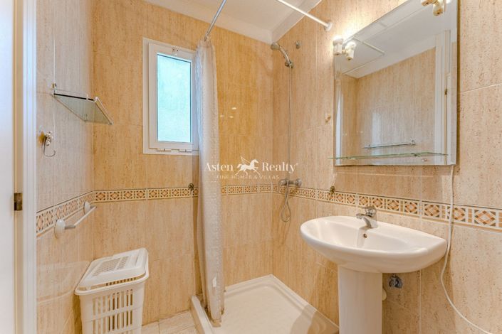 Image No.14-3 Bed Flat for sale