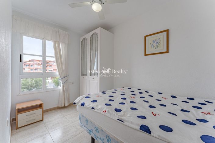 Image No.15-3 Bed Flat for sale