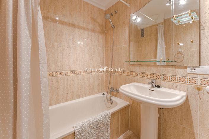 Image No.9-3 Bed Flat for sale