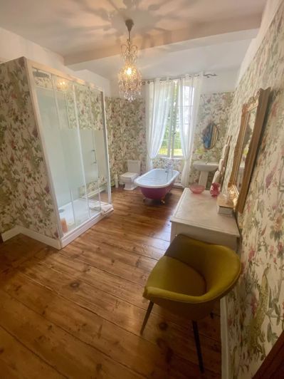 Image No.17-8 Bed Chateaux for sale