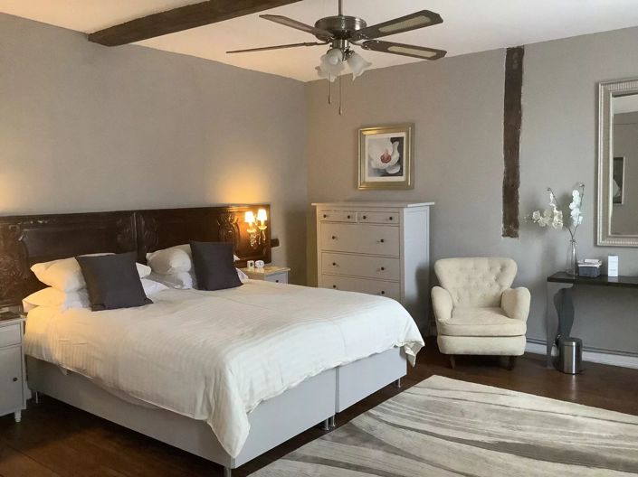 Image No.18-8 Bed Chateaux for sale