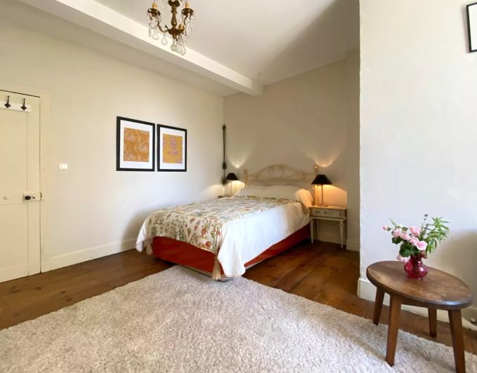 Image No.19-8 Bed Chateaux for sale