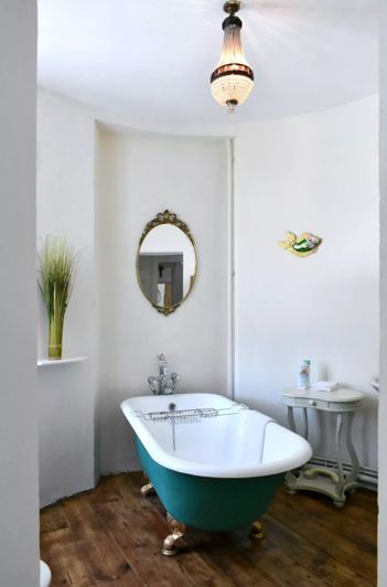 Image No.20-8 Bed Chateaux for sale