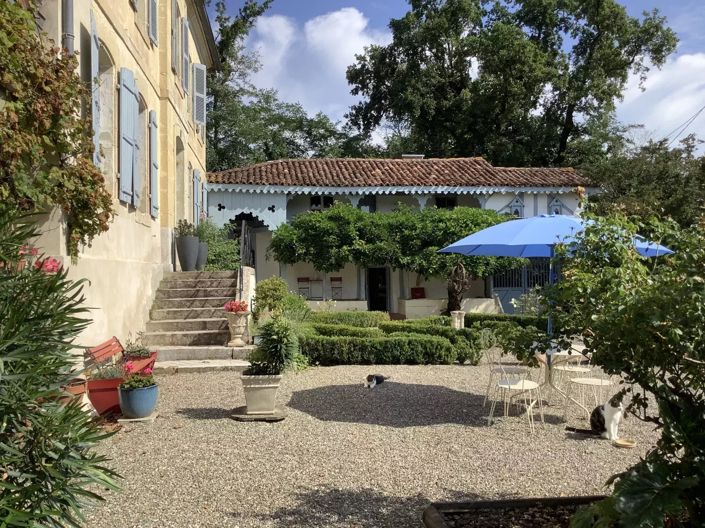 Image No.3-8 Bed Chateaux for sale