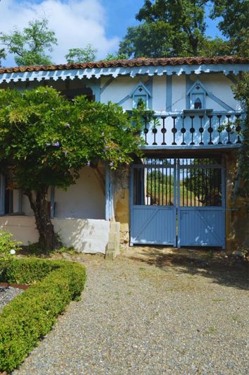 Image No.30-8 Bed Chateaux for sale