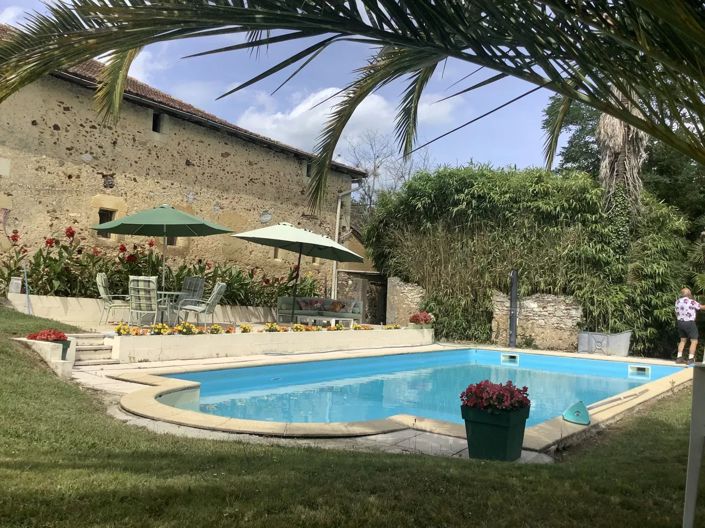 Image No.4-8 Bed Chateaux for sale